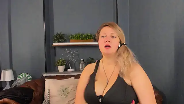 Snapshot of JesiaFoxi chatting on 11-12-25, 01:22 JesiaFoxi online show from 11-12-25, 01:22