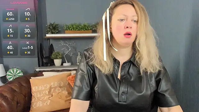 Snapshot of JesiaFoxi chatting on 11-22-25, 01:32 JesiaFoxi online show from 11-22-25, 01:32