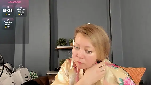 Snapshot of JesiaFoxi chatting on 12-04-25, 01:31 JesiaFoxi online show from 12-04-25, 01:31