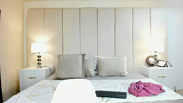 Snapshot of lyzzi_smith01 chatting on 02-25-25, 01:06 lyzzi smith01 online show from 02-25-25, 01:06