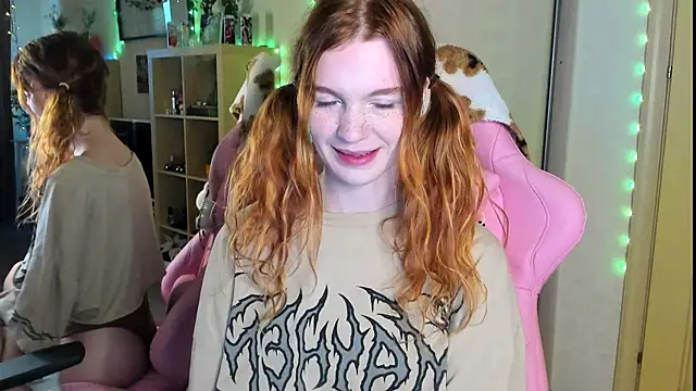 Sunny Elly online show from 10-12-25, 08:24