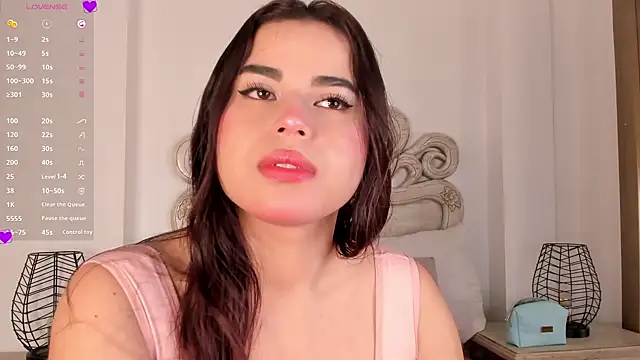 Snapshot of Victoria_vallejo_ chatting on 03-21-25, 11:33 Victoria vallejo  online show from 03-21-25, 11:33