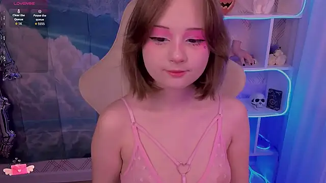 Mary uw online show from 10-30-25, 03:08