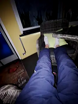 Snapshot of schlonzi81 chatting on 09-26-25, 08:35 schlonzi81 online show from 09-26-25, 08:35