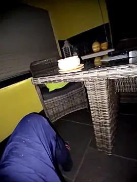 Snapshot of schlonzi81 chatting on 11-21-25, 10:30 schlonzi81 online show from 11-21-25, 10:30