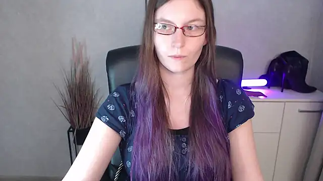 emmaxDelight online show from 11-13-25, 06:29