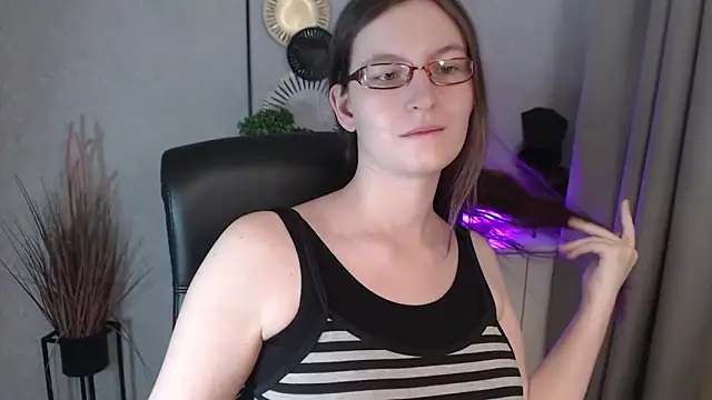 emmaxDelight online show from 11-18-25, 06:40