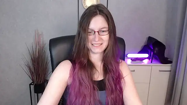 Snapshot of emmaxDelight chatting on 12-23-25, 06:22 emmaxDelight online show from 12-23-25, 06:22