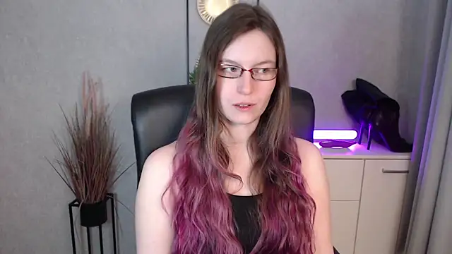 Snapshot of emmaxDelight chatting on 01-07-26, 06:27 emmaxDelight online show from 01-07-26, 06:27