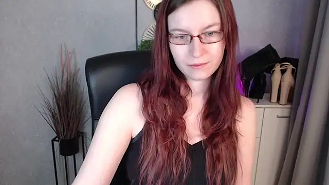 Snapshot of emmaxDelight chatting on 02-16-26, 06:31 emmaxDelight online show from 02-16-26, 06:31