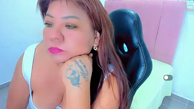 victoria love89 online show from 11-16-25, 03:01