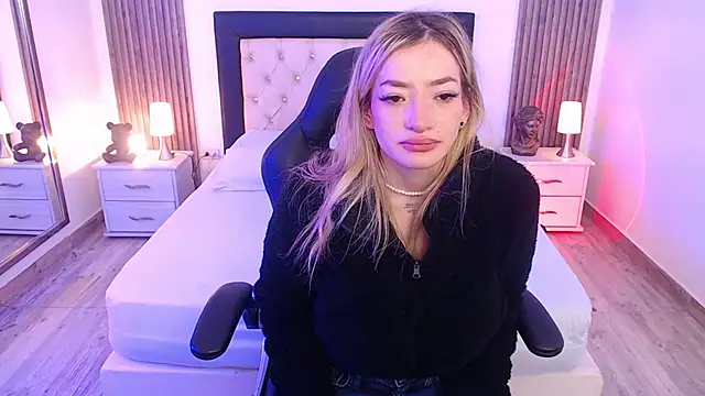 zoe jones13 online show from 10-11-25, 03:17