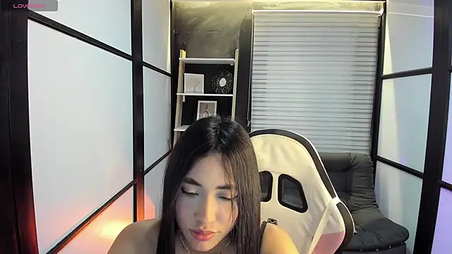 Snapshot of lilithTeen1_ chatting on 01-21-25, 07:37 lilithTeen1  online show from 01-21-25, 07:37