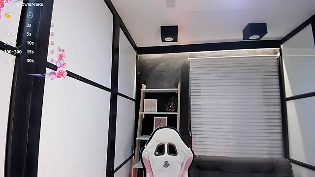 Snapshot of lilithTeen1_ chatting on 01-30-25, 07:39 lilithTeen1  online show from 01-30-25, 07:39