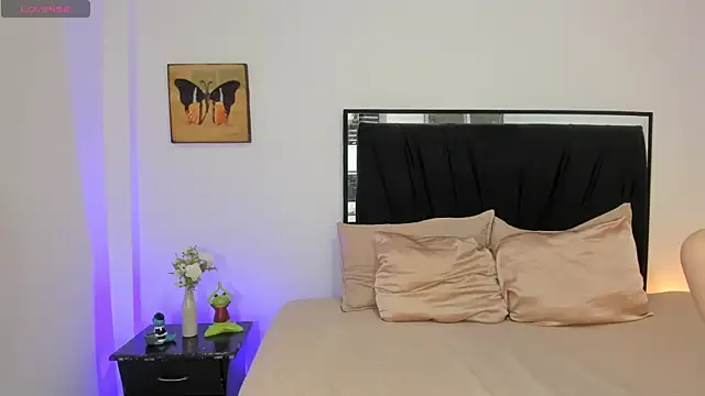 Snapshot of lilithTeen1_ chatting on 10-16-25, 02:23 lilithTeen1  online show from 10-16-25, 02:23