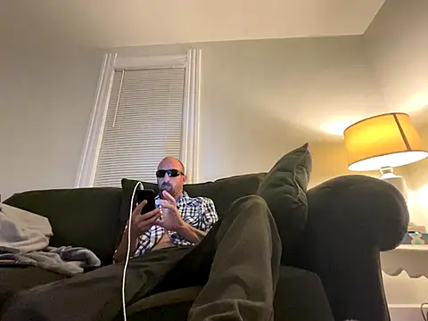 Snapshot of armdy371 chatting on 09-27-25, 03:44 armdy371 online show from 09-27-25, 03:44