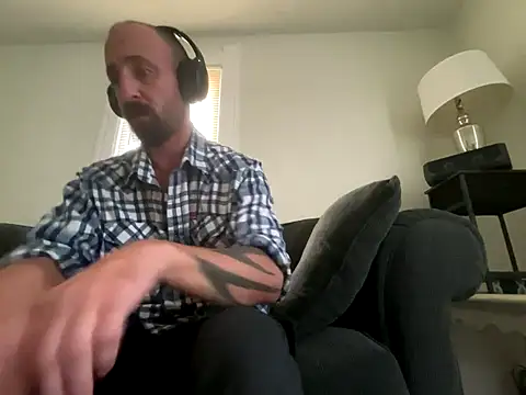 Snapshot of armdy371 chatting on 10-04-25, 12:14 armdy371 online show from 10-04-25, 12:14