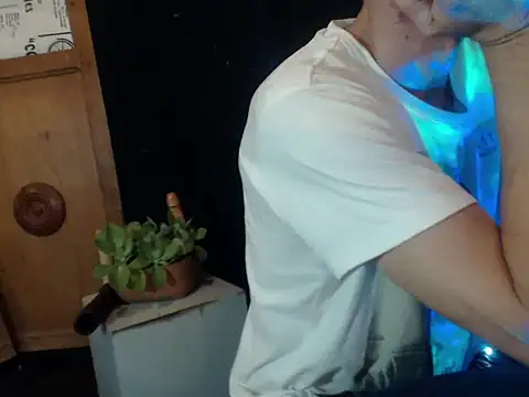 laye19 online show from 10-04-25, 04:32