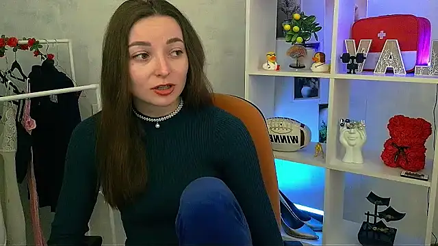  Barbie Kiss  online show from 02-10-26, 03:27