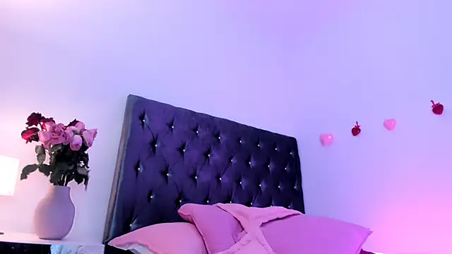 CoralineKam1 online show from 02-15-25, 12:04