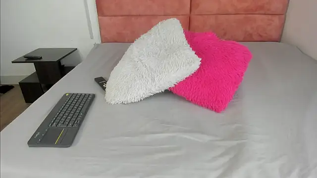 Hanna lens online show from 10-24-25, 05:42