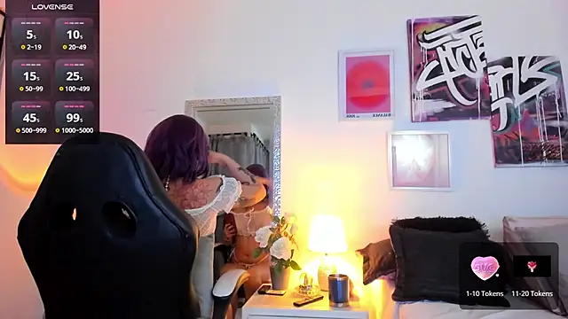 Snapshot of AnnieHuntters chatting on 12-05-24, 02:09 AnnieHuntters online show from 12-05-24, 02:09