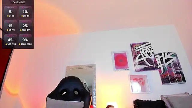 Snapshot of AnnieHuntters chatting on 12-19-24, 02:12 AnnieHuntters online show from 12-19-24, 02:12