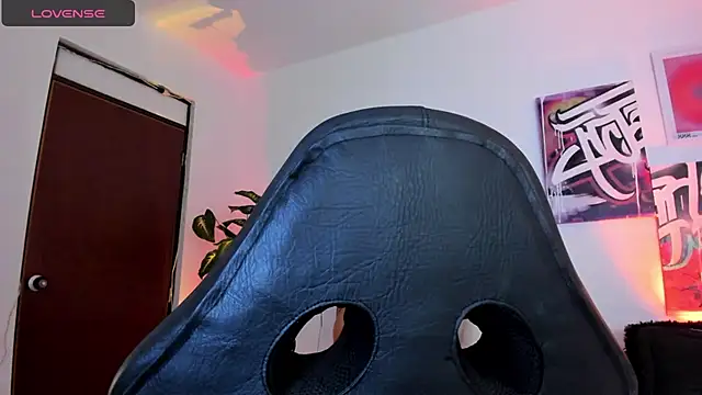 Snapshot of AnnieHuntters chatting on 01-19-25, 02:57 AnnieHuntters online show from 01-19-25, 02:57