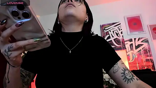 Snapshot of AnnieHuntters chatting on 02-23-25, 03:56 AnnieHuntters online show from 02-23-25, 03:56