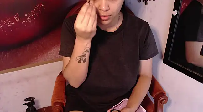 Snapshot of VenussTits97 chatting on 01-02-25, 10:33 VenussTits97 online show from 01-02-25, 10:33