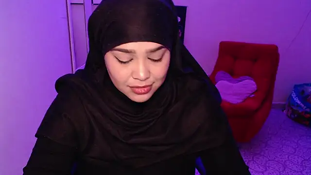 Snapshot of VenussTits97 chatting on 12-15-25, 11:31 VenussTits97 online show from 12-15-25, 11:31