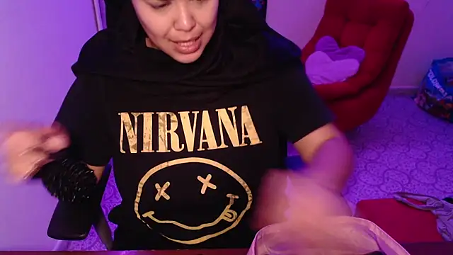 Snapshot of VenussTits97 chatting on 12-19-25, 11:12 VenussTits97 online show from 12-19-25, 11:12