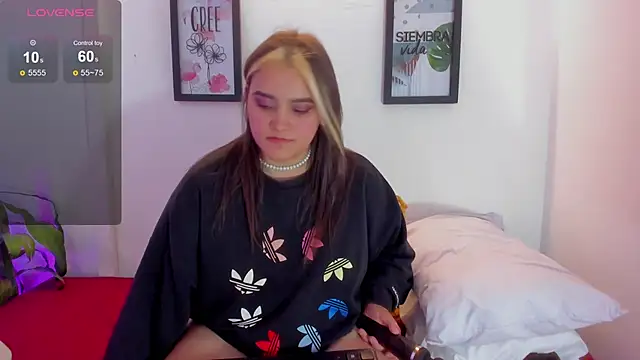 Snapshot of katy_giil chatting on 02-27-25, 02:54 katy giil online show from 02-27-25, 02:54