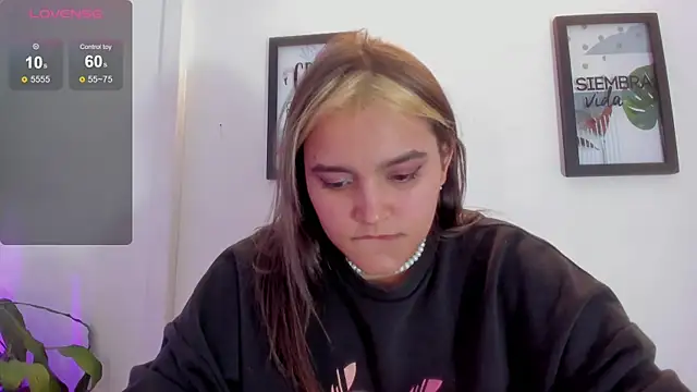 Snapshot of katy_giil chatting on 02-27-25, 09:47 katy giil online show from 02-27-25, 09:47