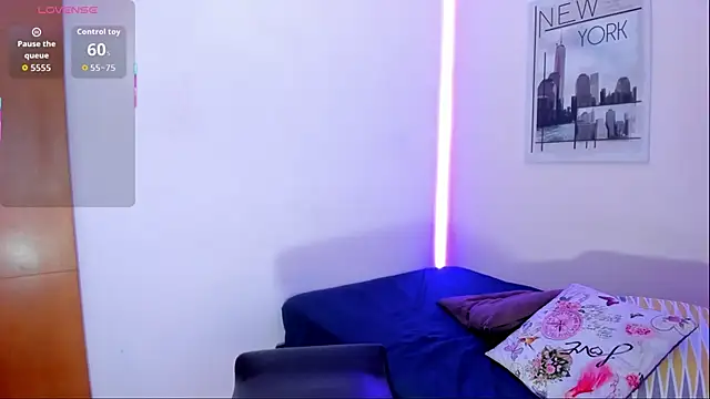 Snapshot of katy_giil chatting on 10-18-25, 01:01 katy giil online show from 10-18-25, 01:01