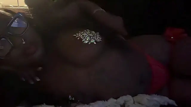 Snapshot of londonsfantasy chatting on 11-01-25, 09:44 londonsfantasy online show from 11-01-25, 09:44