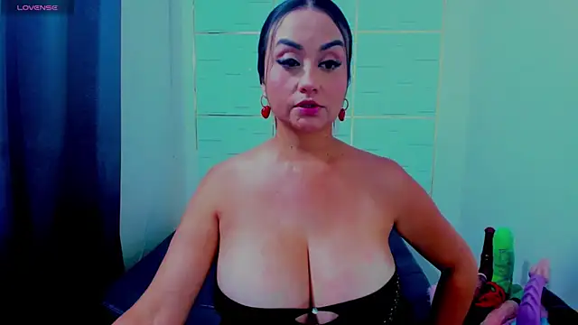 Snapshot of IsaSixty9 chatting on 03-05-25, 06:34 IsaSixty9 online show from 03-05-25, 06:34