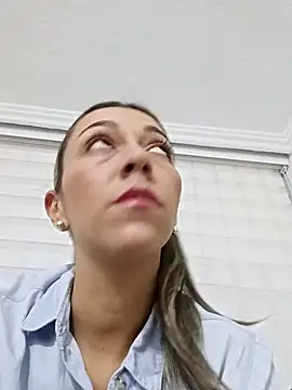 Snapshot of rachellboom chatting on 01-17-26, 01:43 rachellboom online show from 01-17-26, 01:43