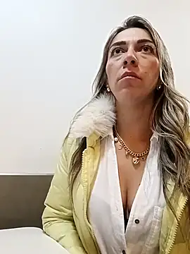 Snapshot of rachellboom chatting on 02-01-26, 12:20 rachellboom online show from 02-01-26, 12:20