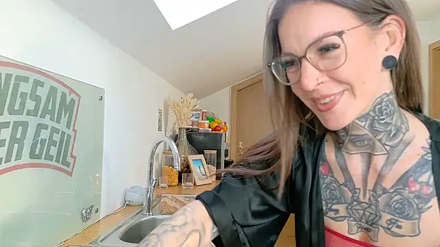 Snapshot of BrownieyQueen chatting on 03-08-25, 06:54 BrownieyQueen online show from 03-08-25, 06:54