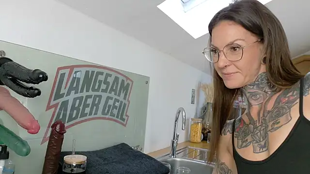 Snapshot of BrownieyQueen chatting on 09-12-25, 07:52 BrownieyQueen online show from 09-12-25, 07:52