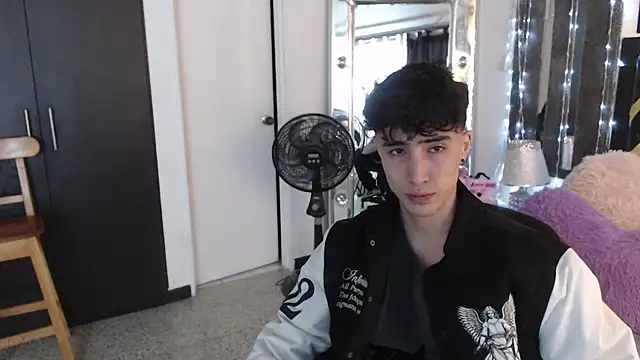 gojo satoru 18 online show from 03-15-25, 12:02