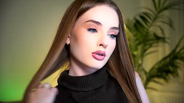 Snapshot of petitegonwiild chatting on 10-27-25, 08:13 petitegonwiild online show from 10-27-25, 08:13