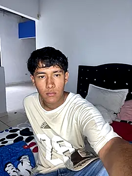 Snapshot of 70nick5672 chatting on 11-09-25, 03:32 70nick5672 online show from 11-09-25, 03:32