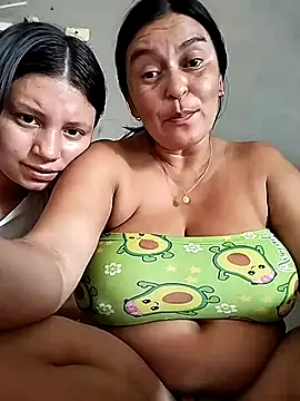 Snapshot of Horny-Mommy-Dirty chatting on 10-01-25, 03:40 Horny-Mommy-Dirty online show from 10-01-25, 03:40