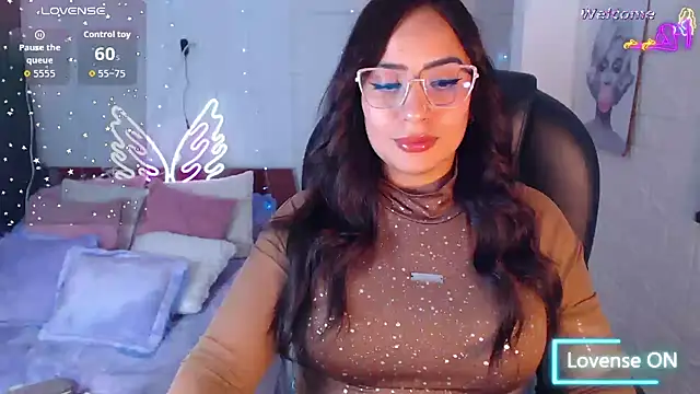 Snapshot of Paulina_627 chatting on 05-08-26, 04:45 Paulina 627 online show from 05-08-26, 04:45