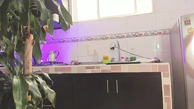 Snapshot of Emma-evans chatting on 03-01-25, 05:38 Emma-evans online show from 03-01-25, 05:38