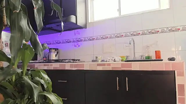 Snapshot of Emma-evans chatting on 03-15-25, 01:51 Emma-evans online show from 03-15-25, 01:51