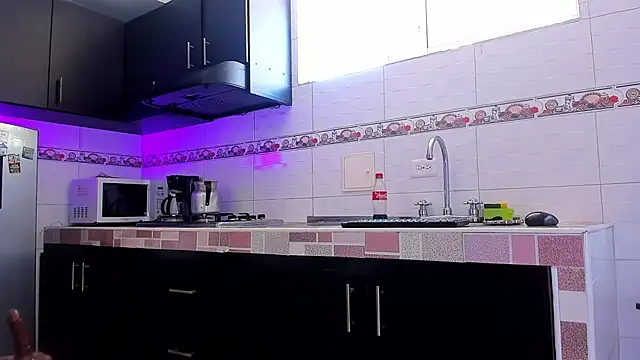 Snapshot of Emma-evans chatting on 11-01-25, 02:30 Emma-evans online show from 11-01-25, 02:30