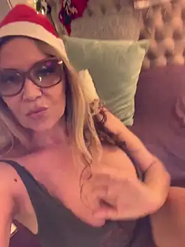 lolavalecuatro online show from 12-16-24, 10:45